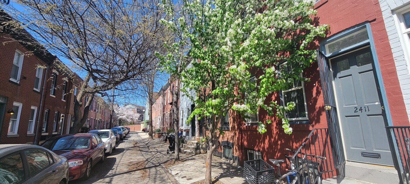 2411 Madison Sq Photo