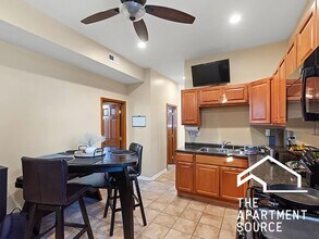 2028 N Hamlin Ave, Unit 2 in Chicago, IL - Building Photo - Building Photo