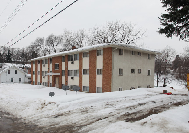 4233 3rd St NE in Columbia Heights, MN - Foto de edificio - Building Photo