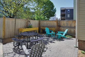 6 Clary St, Unit 1 in Cambridge, MA - Foto de edificio - Building Photo