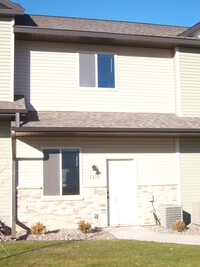 2308 Peters Dr in Eau Claire, WI - Foto de edificio - Building Photo