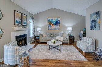 3655 Westchase Village Ln in Norcross, GA - Foto de edificio - Building Photo