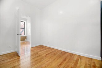 551 Hudson St in New York, NY - Building Photo - Building Photo