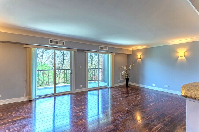 1615 E Central Rd in Arlington Heights, IL - Building Photo - Building Photo