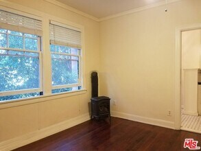 649 N Rossmore Ave, Unit 102 in Los Angeles, CA - Building Photo - Building Photo