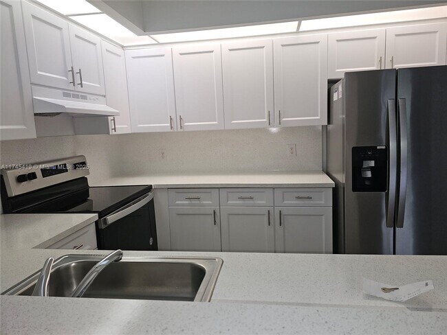 1200 SW 125th Ave, Unit 302L in Pembroke Pines, FL - Building Photo - Building Photo
