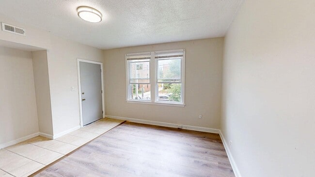 413 Evarts St NE, Unit 2