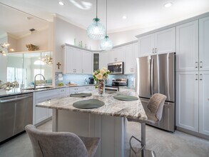 8415 Excalibur Cir in Naples, FL - Building Photo - Building Photo