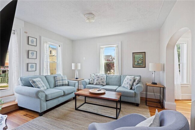 7 Carroll Ave in Newport, RI - Building Photo - Building Photo