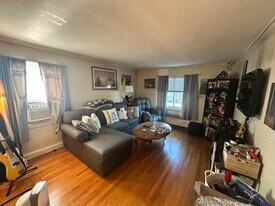 32 Bishop Rd, Unit 4 in Quincy, MA - Building Photo