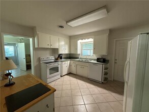 2075 34th Ave in Vero Beach, FL - Building Photo - Building Photo