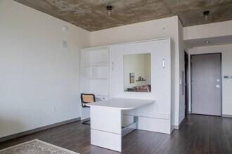 1840 N Farwell Ave in Milwaukee, WI - Foto de edificio - Building Photo