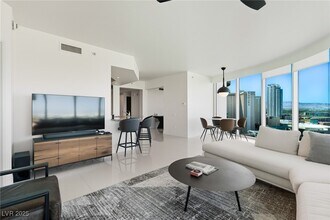 322 Karen Ave in Las Vegas, NV - Building Photo - Building Photo