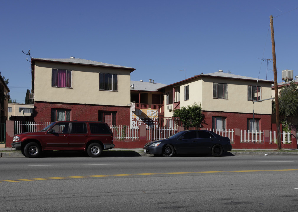 6551 Vineland Ave in North Hollywood, CA - Building Photo