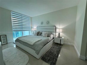 950 Brickell Bay Dr in Miami, FL - Building Photo - Building Photo