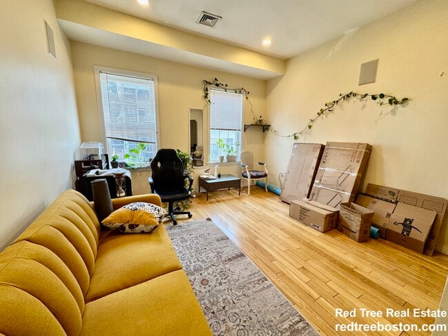 22 Elmore St in Boston, MA - Foto de edificio - Building Photo