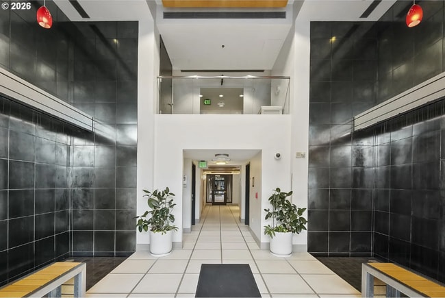 1310 NW Naito Pkwy in Portland, OR - Building Photo - Building Photo