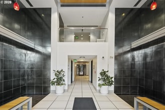 1310 NW Naito Pkwy in Portland, OR - Building Photo - Building Photo