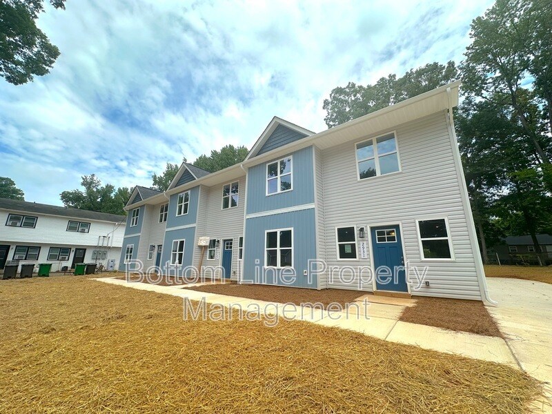 2927 Burgess Dr in Charlotte, NC - Building Photo