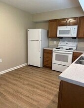 Plumly Townhomes in Barnesville, OH - Foto de edificio - Building Photo