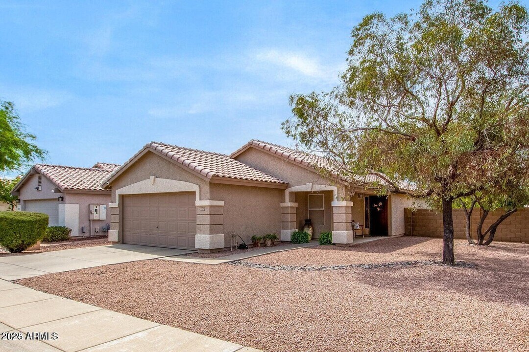 3905 E Rockwood Dr in Phoenix, AZ - Building Photo