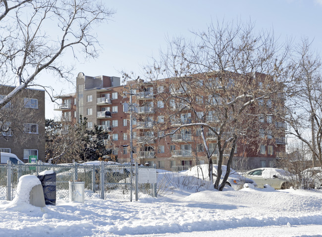 480 Galland in Dorval, QC - Building Photo - Primary Photo