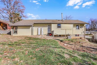 1347 Samoa Dr in St. Louis, MO - Building Photo - Building Photo