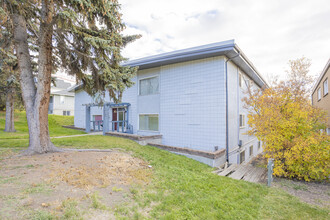 3822 Parkhill St SW in Calgary, AB - Building Photo - Primary Photo