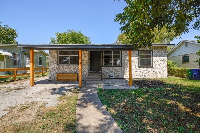 2215 Hays St in San Antonio, TX - Building Photo - Building Photo