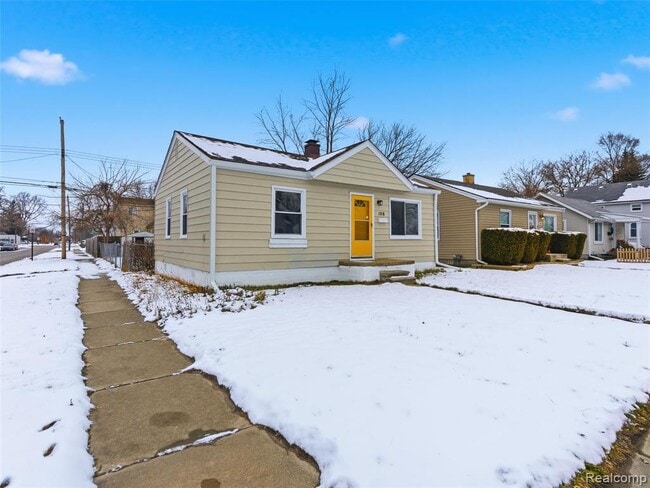 108 W Kalama Ave in Madison Heights, MI - Building Photo - Building Photo