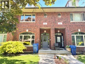 912 Monmouth Rd in Windsor, ON - Building Photo