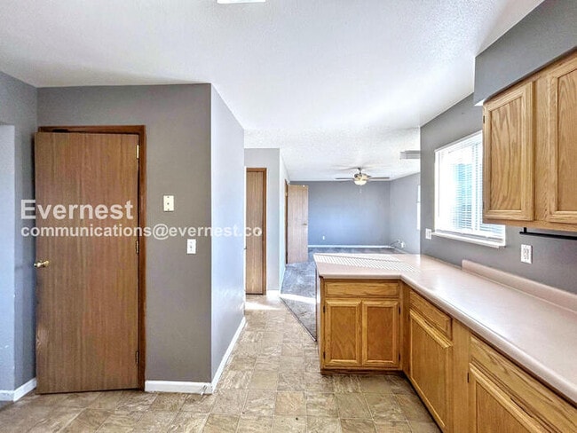 663 Seawell Dr in Colorado Springs, CO - Foto de edificio - Building Photo