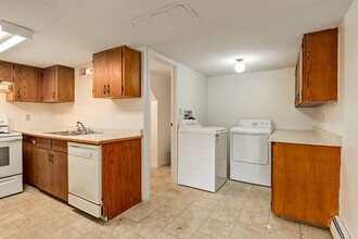 Bel-Aire Apartments in Lethbridge, AB - Building Photo - Building Photo