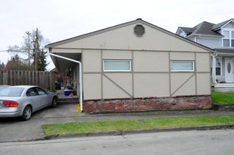 122 E Gilman Ave in Arlington, WA - Building Photo - Building Photo