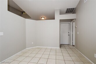 202 NE 9th Pl in Cape Coral, FL - Building Photo - Building Photo