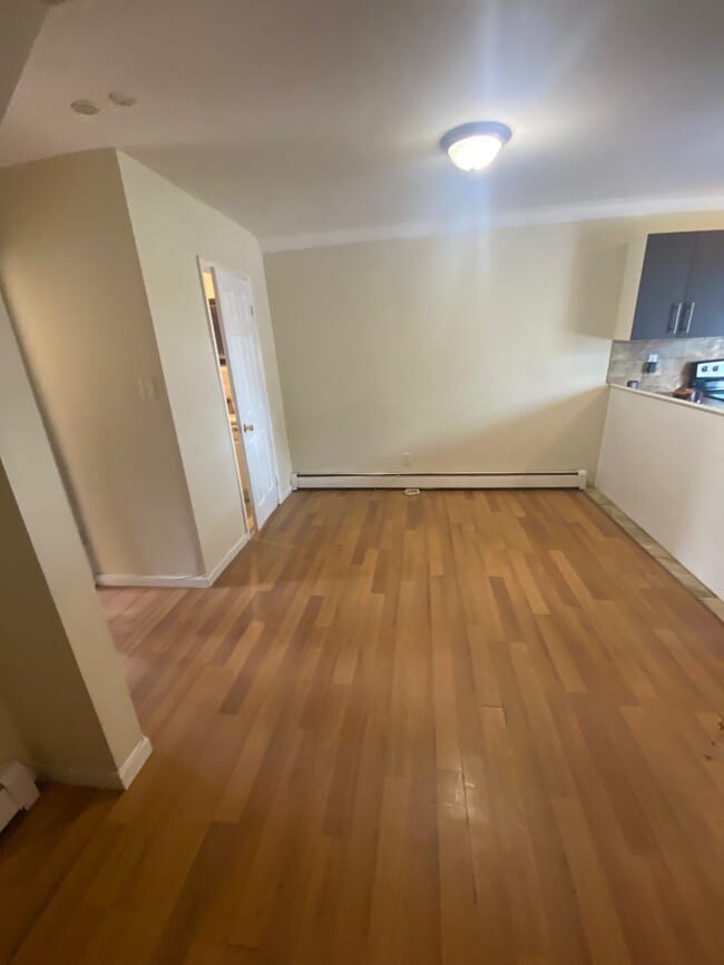 158 Alexander St, Unit 3rd Floor in Newark, NJ - Building Photo - Building Photo