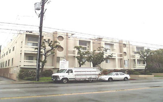 14633 Magnolia Blvd Apartments