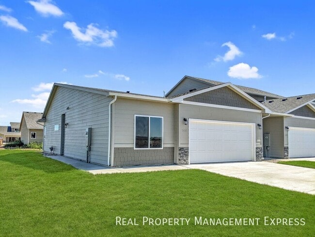 2 Bedroom 2 Bathroom Townhome w/ Attached Garage