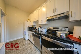 1712 Beacon St in Brookline, MA - Building Photo - Building Photo