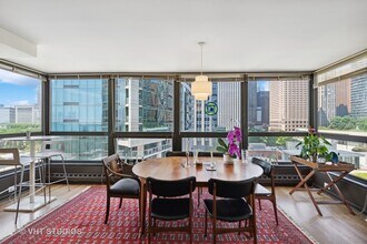 360 E Randolph St in Chicago, IL - Foto de edificio - Building Photo