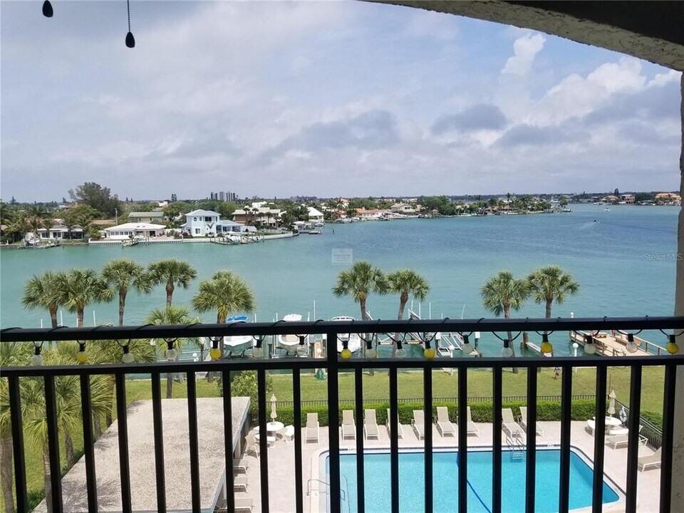 9815 Harrell Ave in Treasure Island, FL - Building Photo