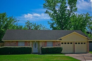 8234 Misty Vale Ln in Houston, TX - Building Photo