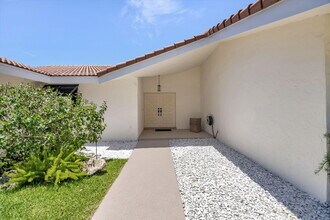 902 Foxpointe Cir in Delray Beach, FL - Building Photo - Building Photo