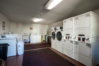 The Grand at Buckingham in Stockton, CA - Building Photo - Interior Photo