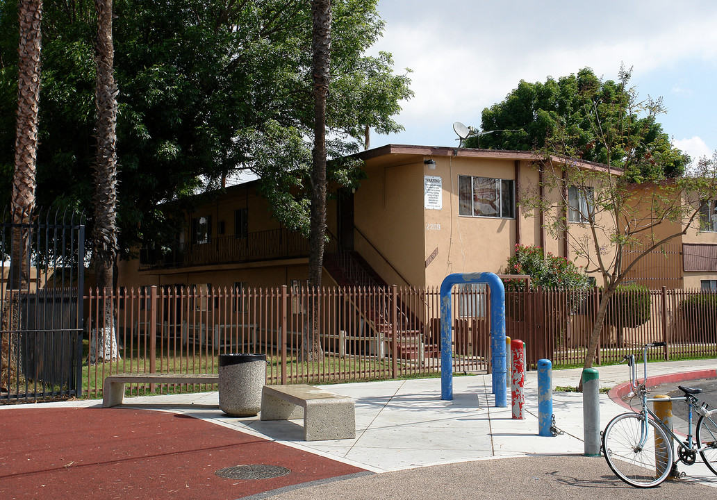 2209 Myrtle St in Santa Ana, CA - Foto de edificio