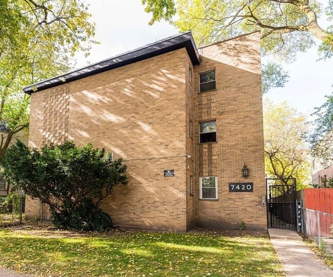 property at 7420 N Winchester Ave