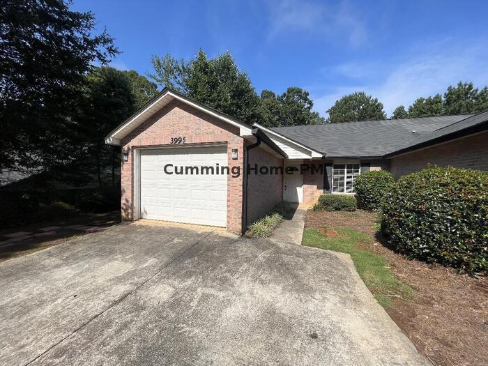 3995 Hidden Hollow Dr in Gainesville, GA - Building Photo