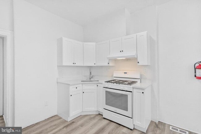 property at 2423 N Bouvier St