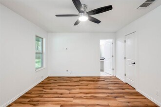 3316 Doe Run in Austin, TX - Building Photo - Building Photo