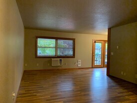 400 W McLoughlin Blvd in Vancouver, WA - Building Photo